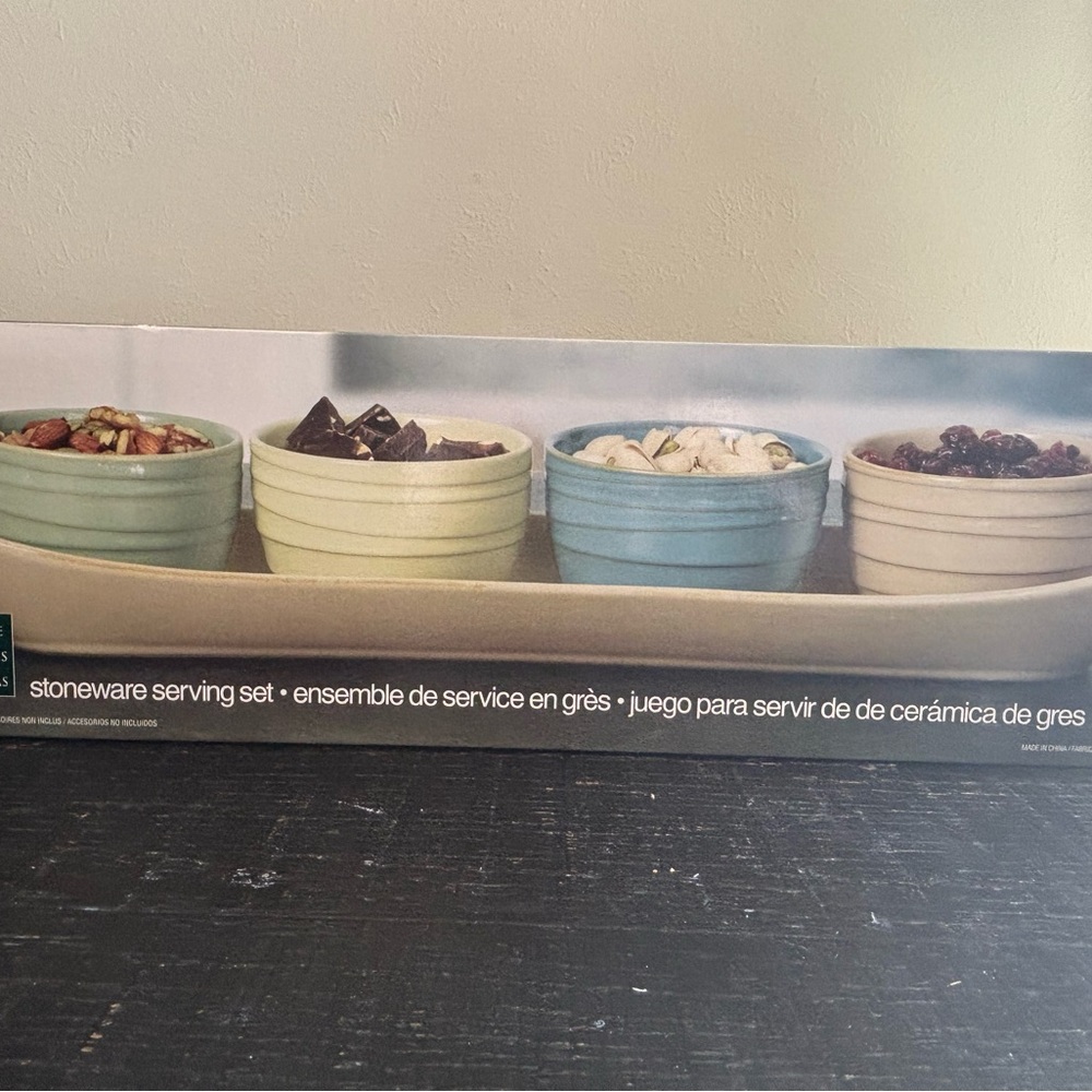 Stoneware Serving Set with Four Bowls
